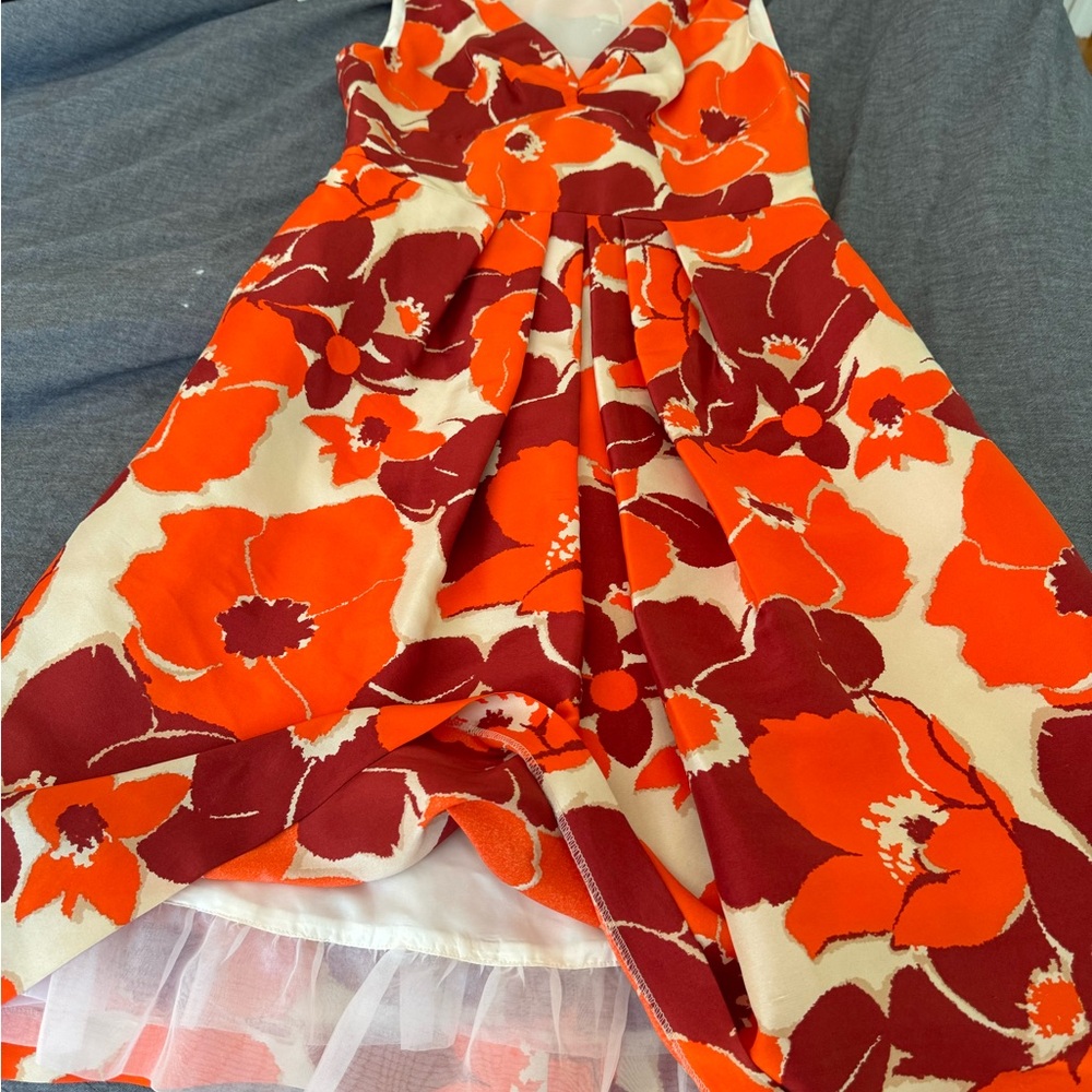 Banana republic silk dress, size 4, perfect shape, fitted waist, pleats, pockets